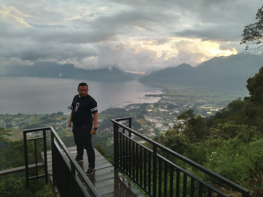 Menesuluri Tempat Wisata Agam Panorama Bukik Sakura