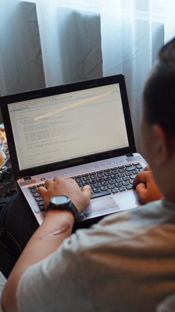 ASUS Zenbook 14X OLED Jadi Laptop Terbaik Travel Blogger
