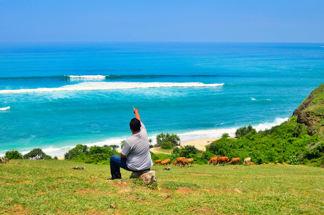 Ombak di lihat dari Bukit Merese Lombok