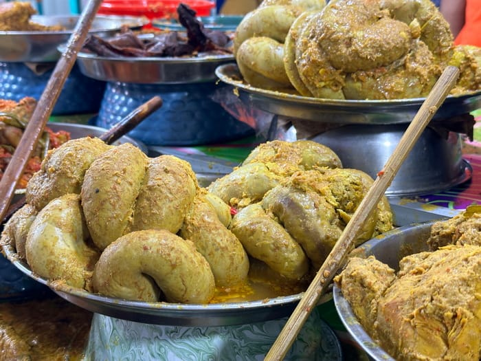 Tambusu menjadi pilihan makan nasi kapau di bukittinggi