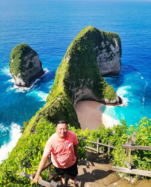 menaklukkan kelingking beach nusa penida